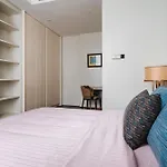 Luxury 2Br Designer Suite Above Pavilion Mall