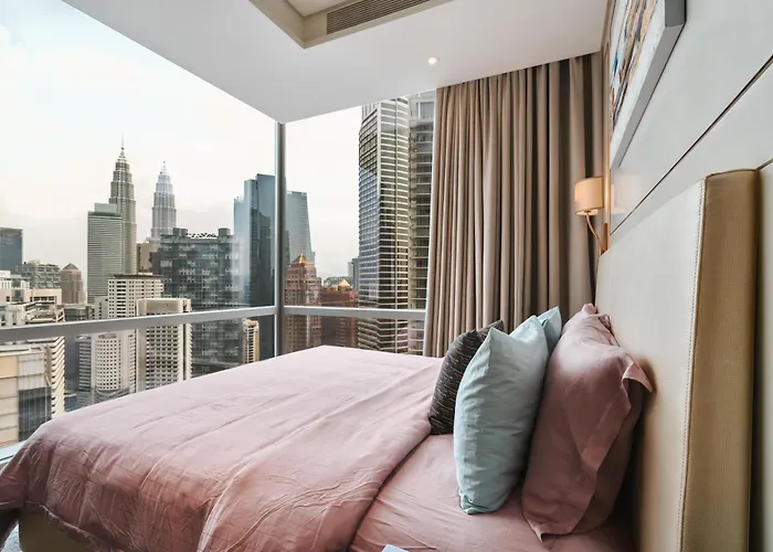 Luxury 2Br Designer Suite Above Pavilion Mall