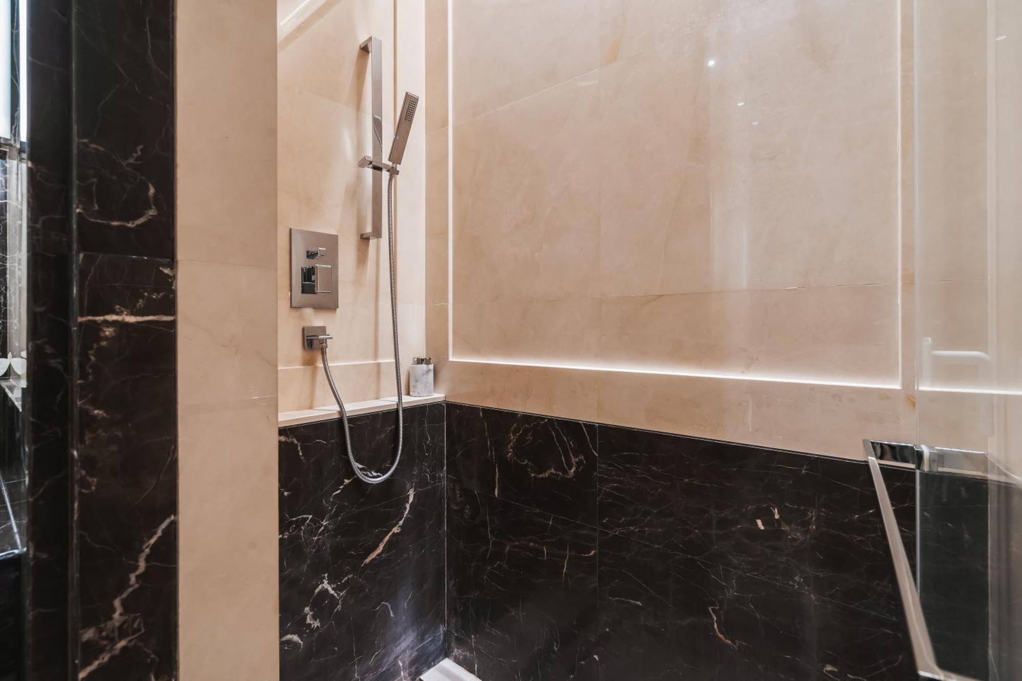 Pangsapuri Luxury 2br Designer Above Pavilion Mall